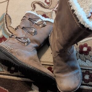 UGG Women's Brown Shearling-Trim Lace Winter Boots